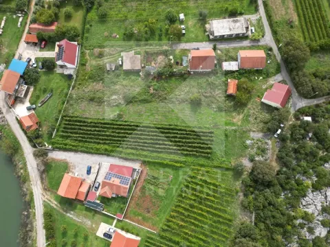 Zemljište in Beri