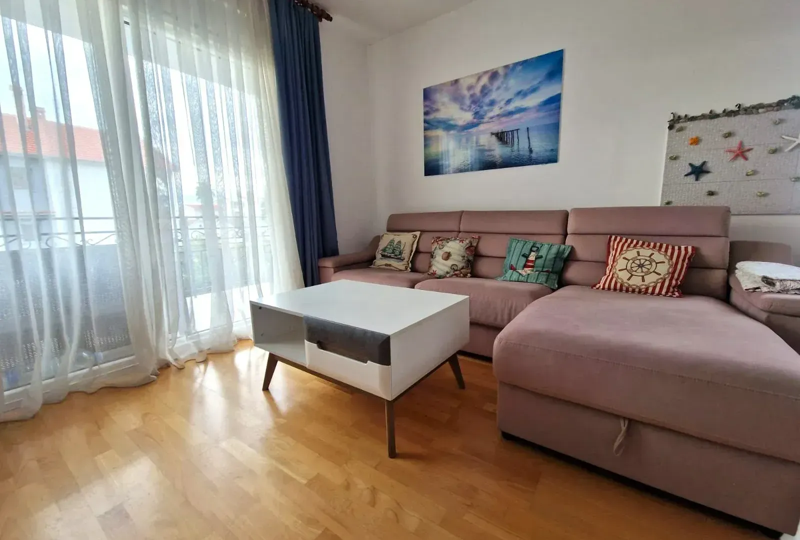 Izdavanje, stan, 40m², Tivat, Crna Gora