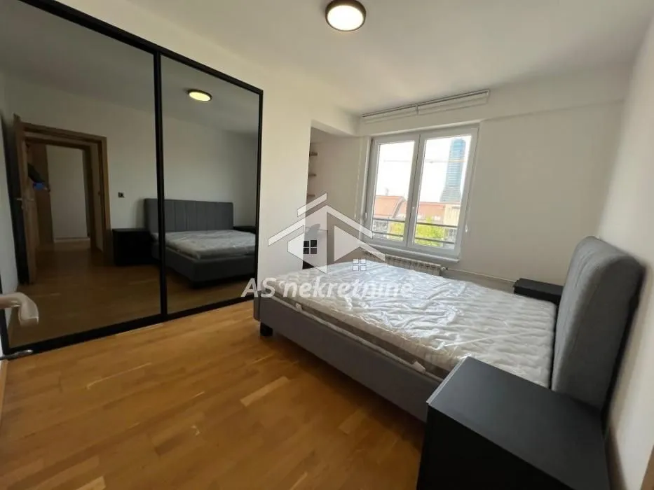 Izdavanje, četvorosoban stan, 100m², Sarajevska, Beograd