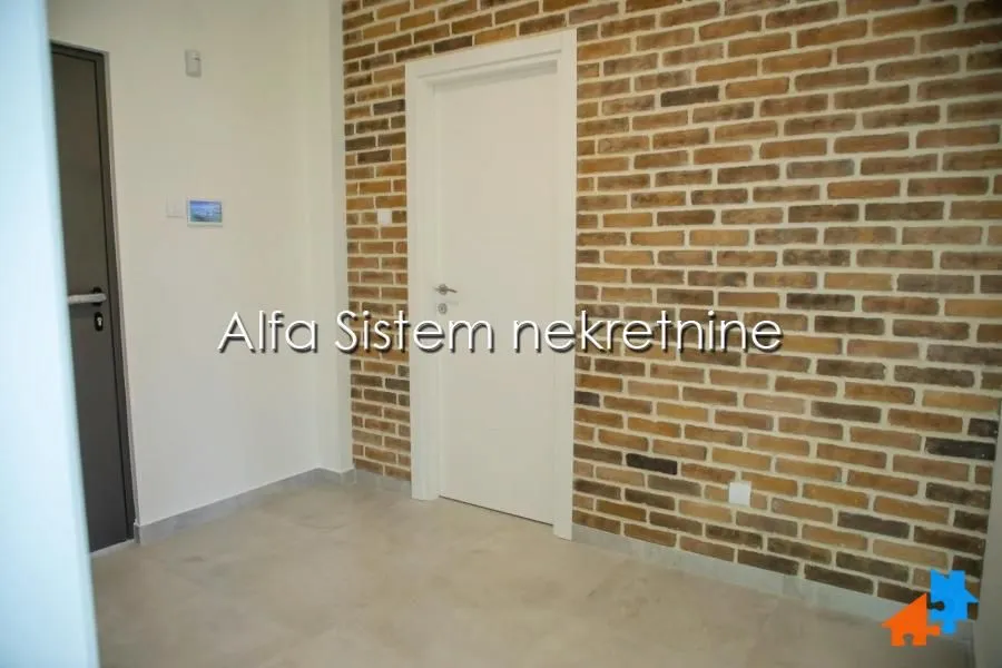 Rent, house, 260m², Čukarica, Beograd