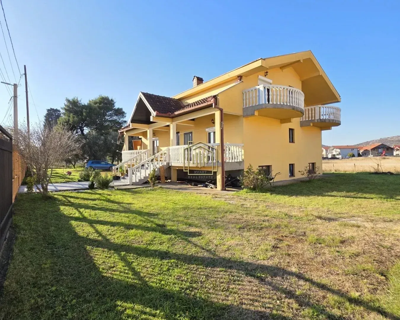 Prodaja, kuća, 350m², Zlatica, Podgorica