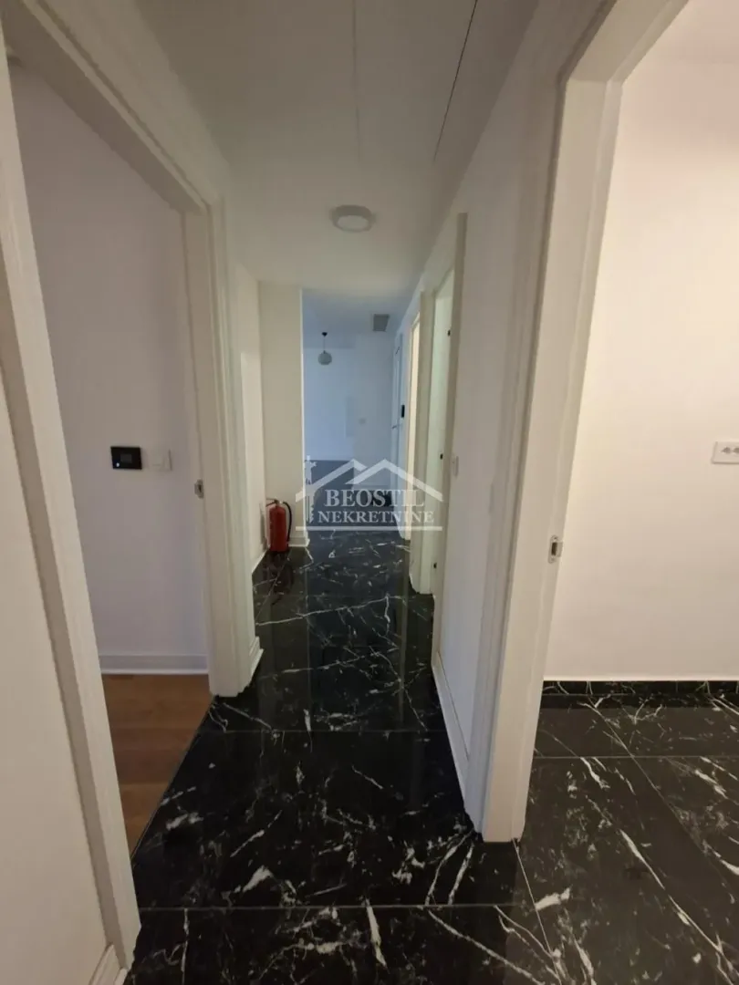 Izdavanje, poslovni prostor, 77m², Slavujev Venac, Zvezdara Sve Podlokacije