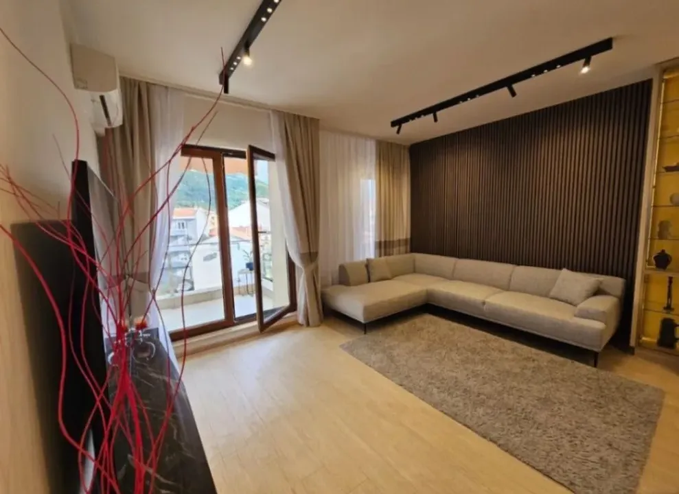 Prodaja, četvorosoban stan, 86m², Centar, Budva