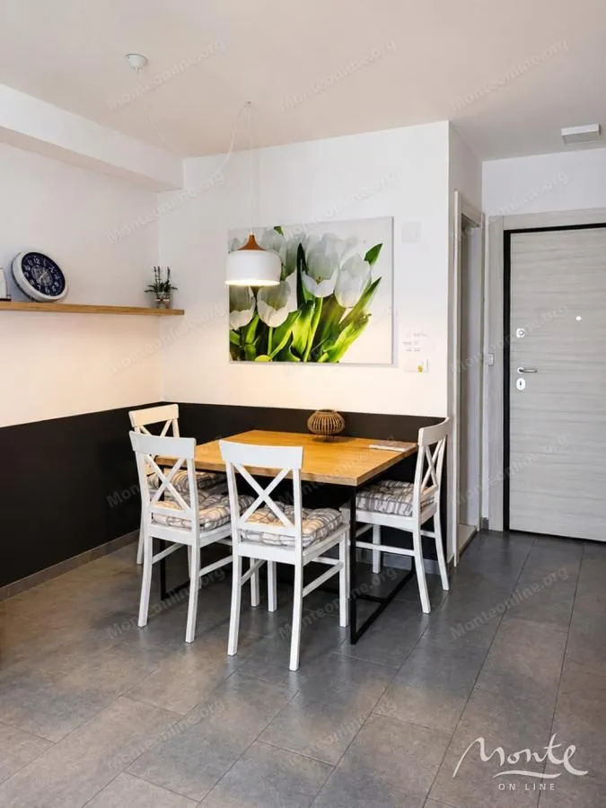 Prodaja, jednosoban stan, 46m², Centar, Tivat