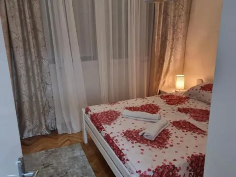 Izdavanje, dvosoban stan, 75m², Pejton, Podgorica - image 26