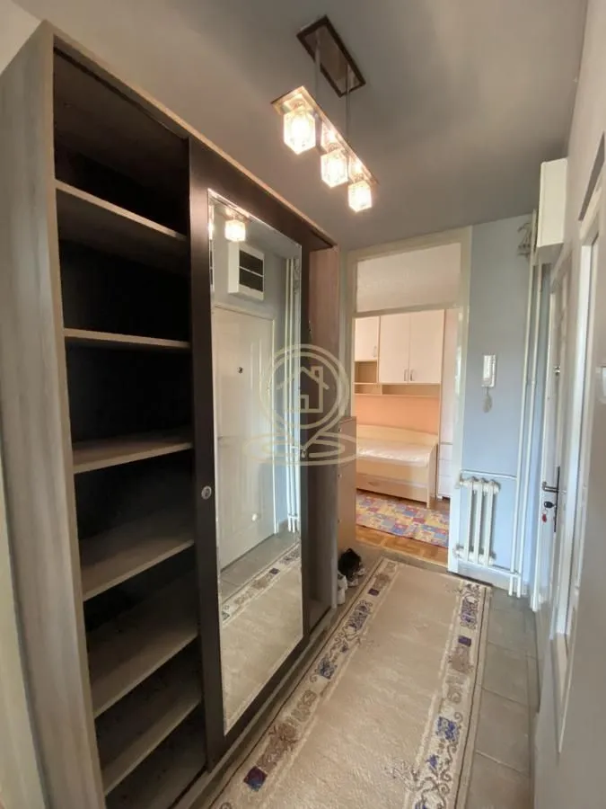 Izdavanje, trosoban stan, 66m², Medijana, Niš