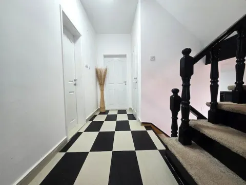 Rent, house, 390m², Zagorič, Podgorica - image 24