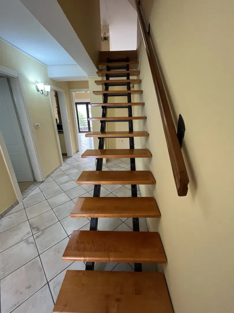 Izdavanje, četvorosoban stan, 120m², Centar, Podgorica