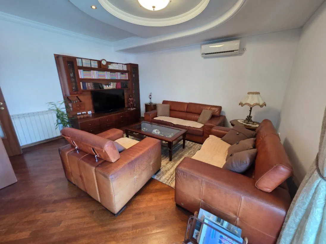 Prodaja, trosoban stan, 130m², Stari Aerodrom, Podgorica