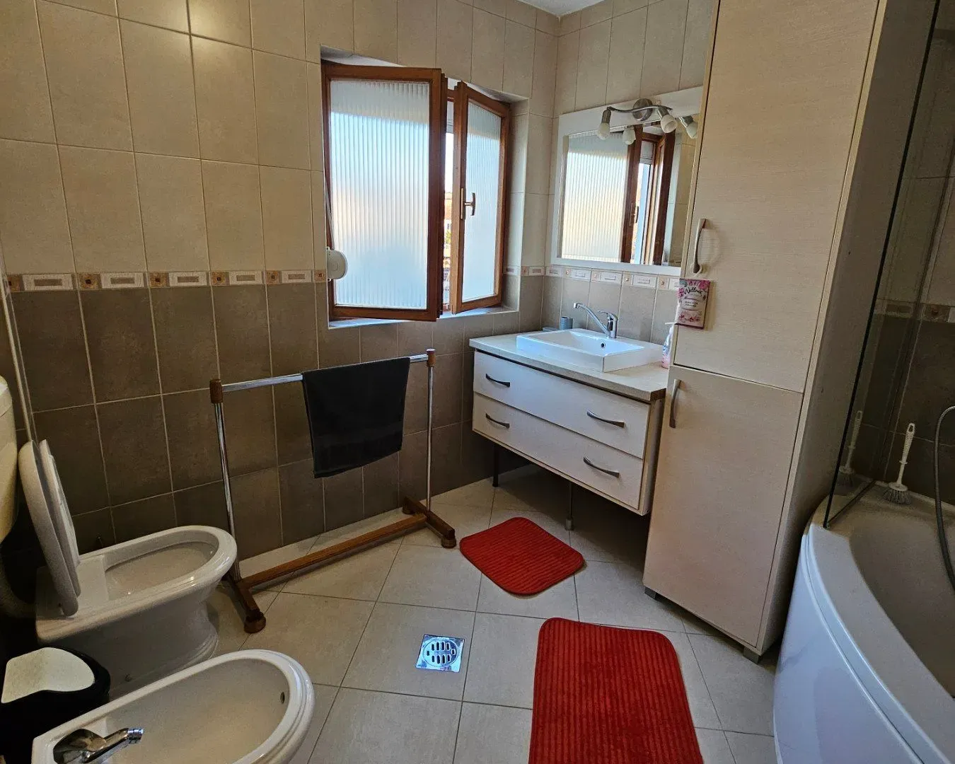 Izdavanje, kuća, 216m², Dalmatinska ulica, Podgorica