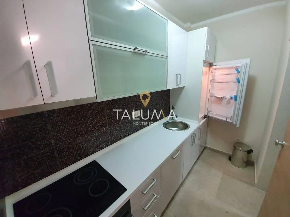 Izdavanje, dvosoban stan, 65m², Momišići, Podgorica