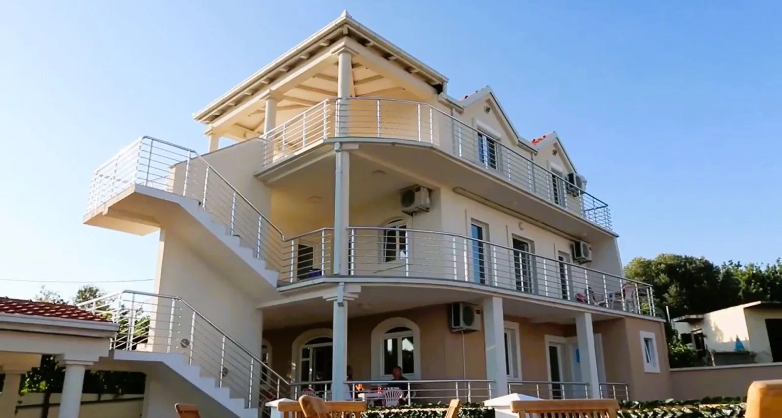 Izdavanje, kuća, 382m², Krimovica, Kotor