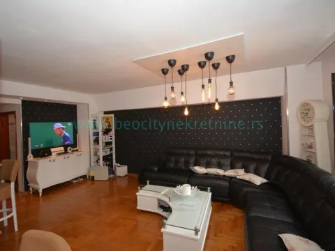 Sale, house, 430m², Kalenić Pijaca, Vračar Sve Podlokacije - image 16