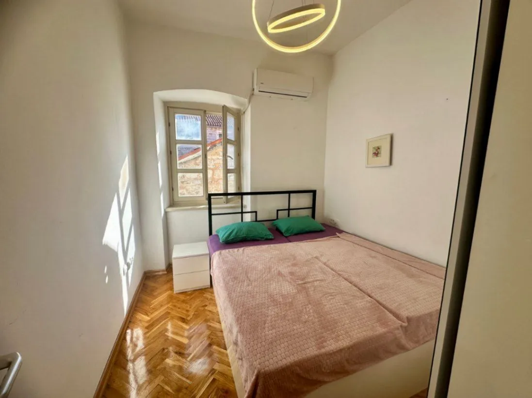 Sale, three bedroom apartment, 86m², Stari Grad, Budva