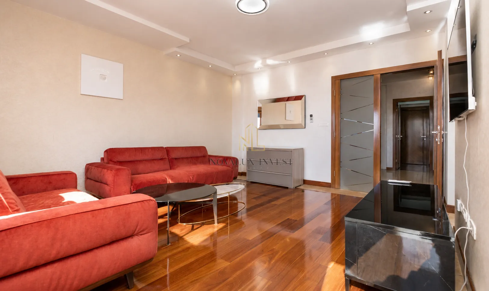 Izdavanje, četvorosoban stan, 140m², Centar, Podgorica