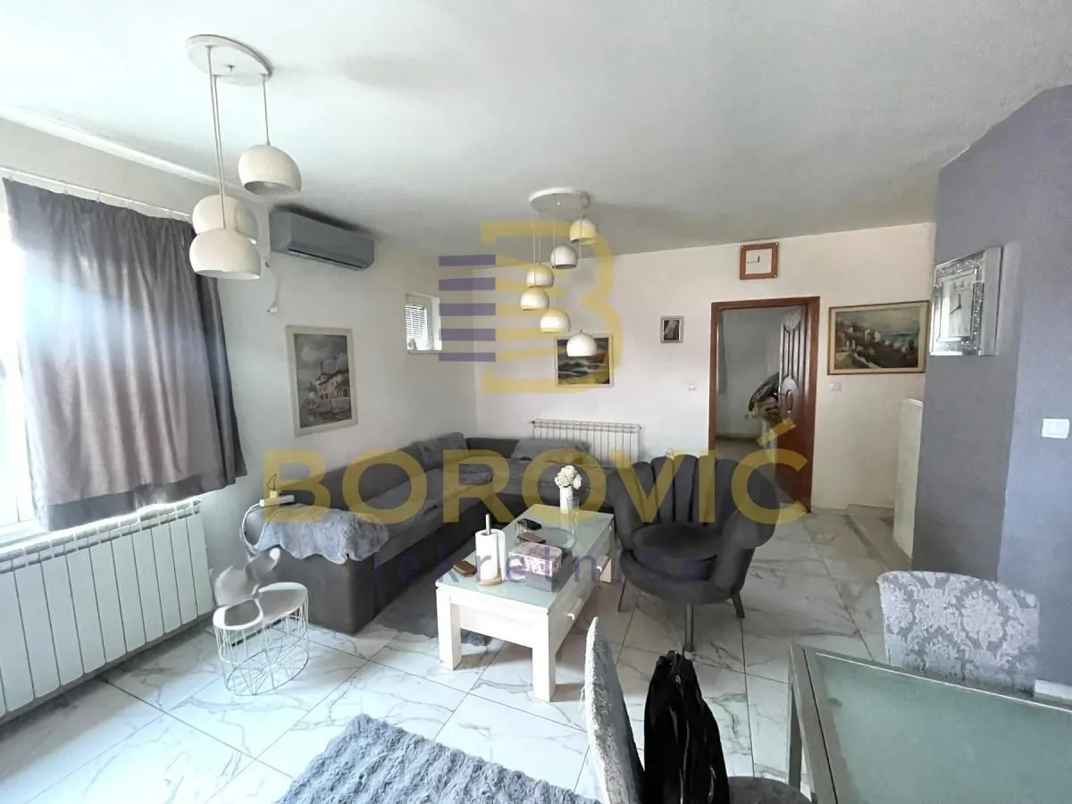 Prodaja, kuća, 350m², Surčin, Beograd