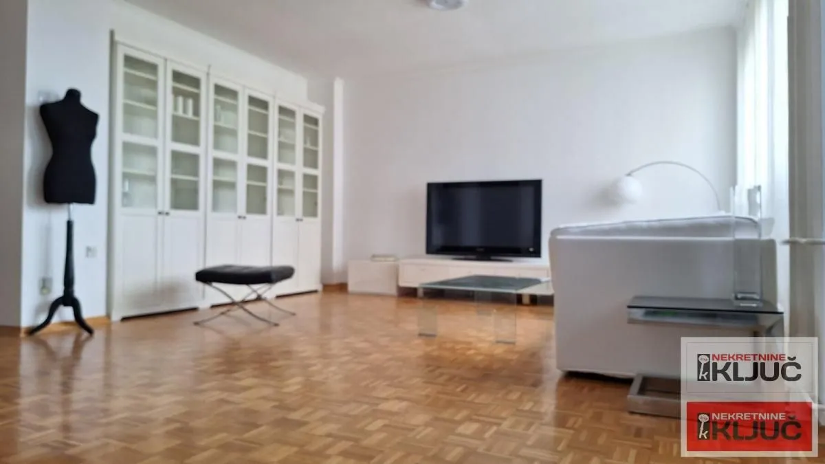 Prodaja, dvosoban stan, 60m², Bulevar Oslobodjenja, Novi Sad Sve Podlokacije
