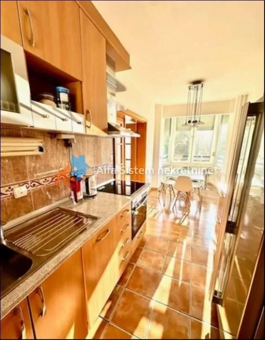 Izdavanje, trosoban stan, 80m², Stari Grad, Beograd