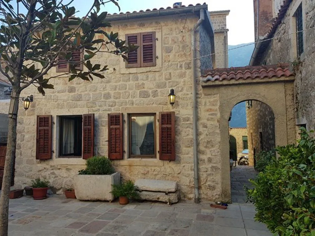 Sale, house, 355m², Prčanj, Kotor