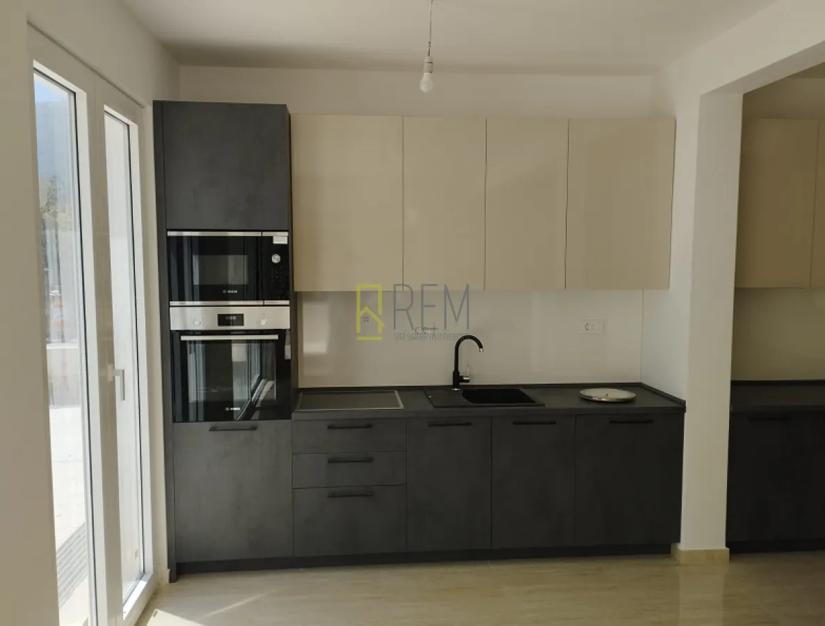 Prodaja, dvosoban stan, 84m², Herceg Novi, Crna Gora