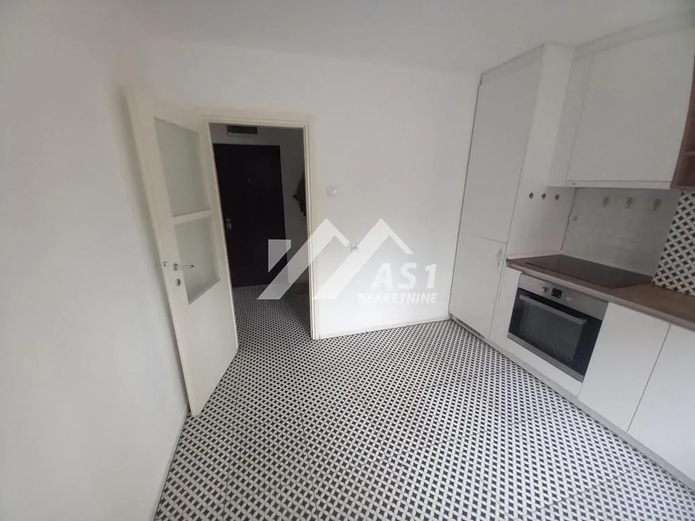 Prodaja, jednosoban stan, 31m², Bulevar Oslobodjenja, Novi Sad Sve Podlokacije