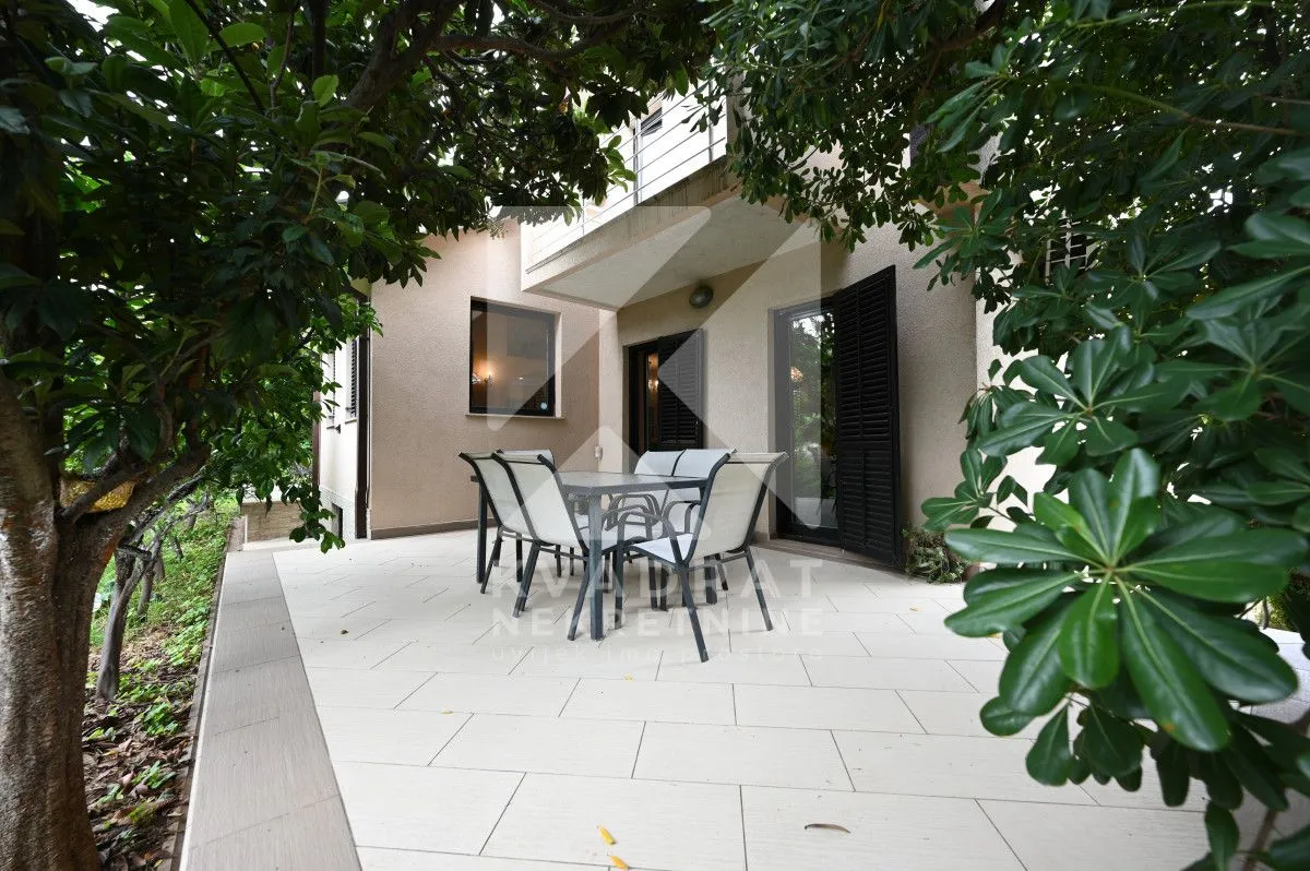 Sale, house, 280m², Masline, Podgorica