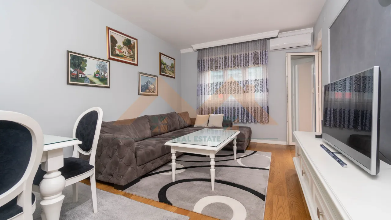 Izdavanje, jednosoban stan, 54m², Central Point, Podgorica