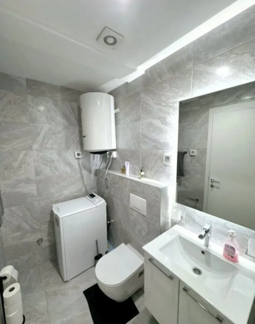 Izdavanje, dvosoban stan, 66m², Stari Aerodrom, Podgorica