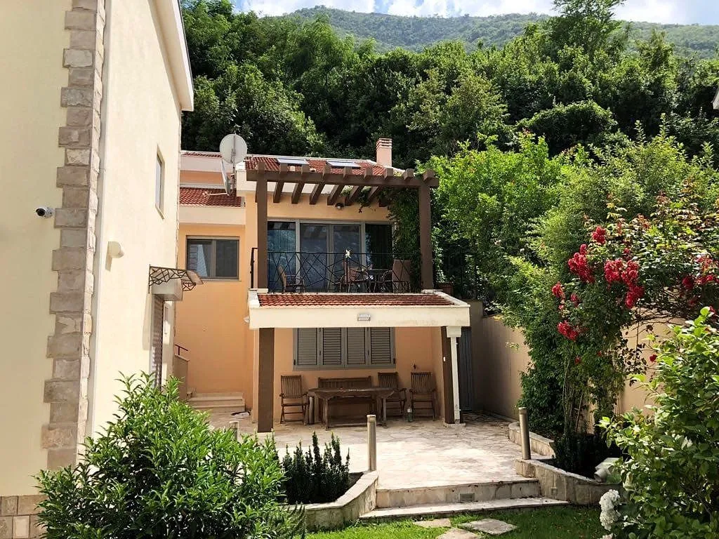 Sale, house, 390m², Stoliv, Kotor