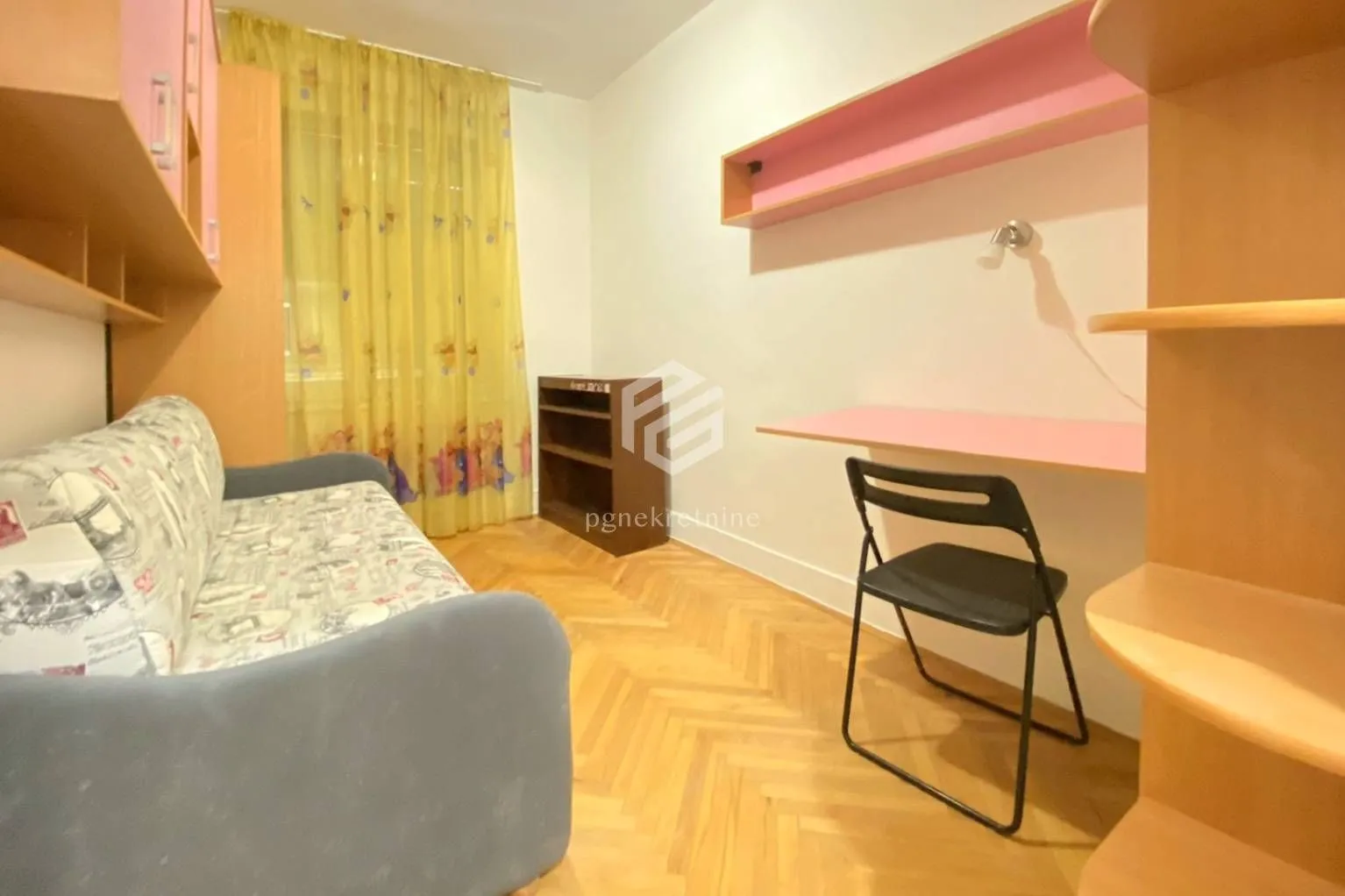 Izdavanje, dvosoban stan, 68m², Centar, Podgorica