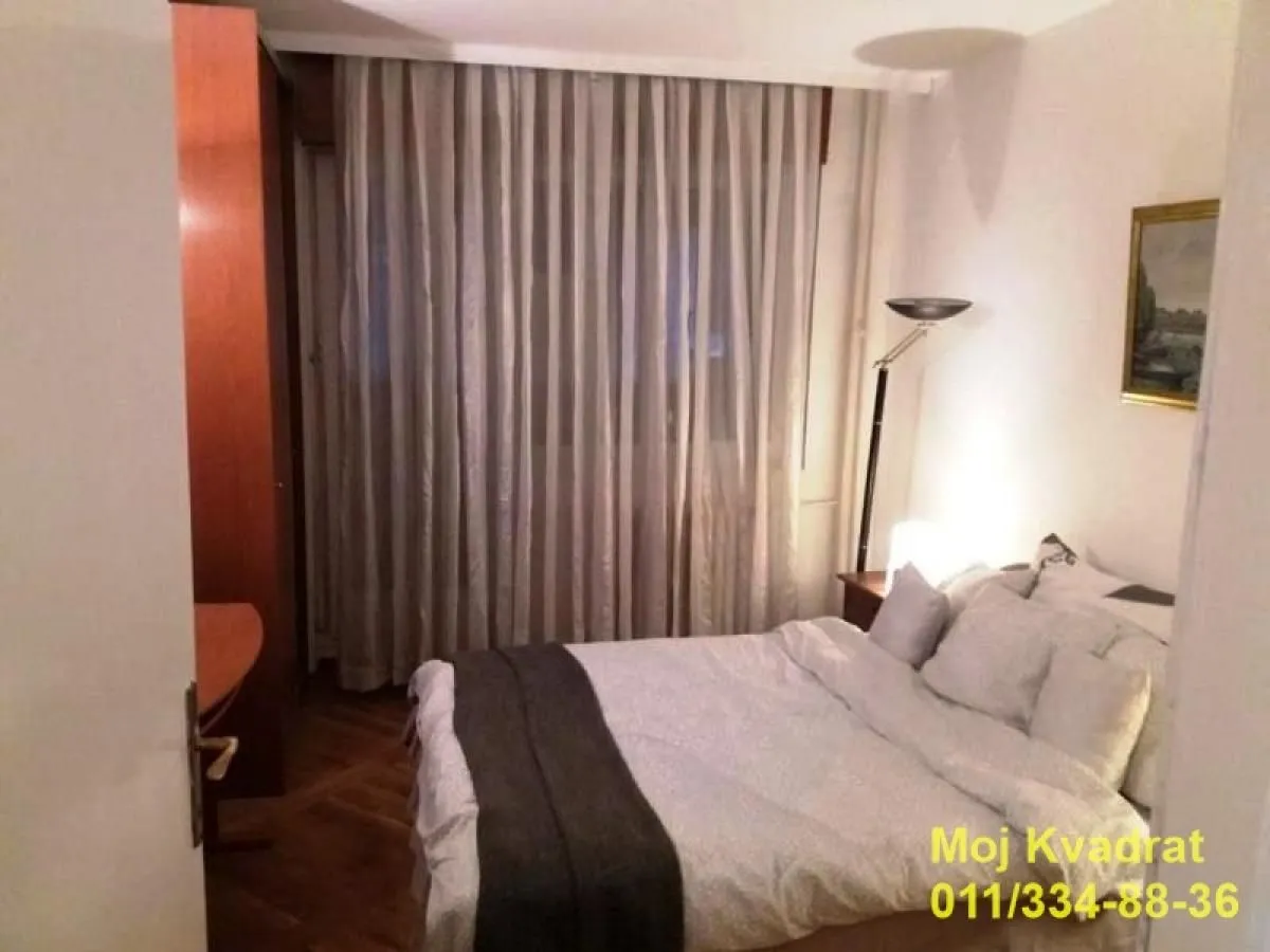 Izdavanje, četvorosoban stan, 94m², Savski Venac, Beograd
