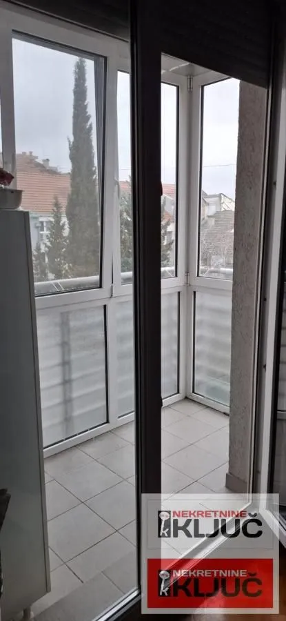 Prodaja, trosoban stan, 70m², Bulevar Oslobodjenja, Novi Sad Sve Podlokacije