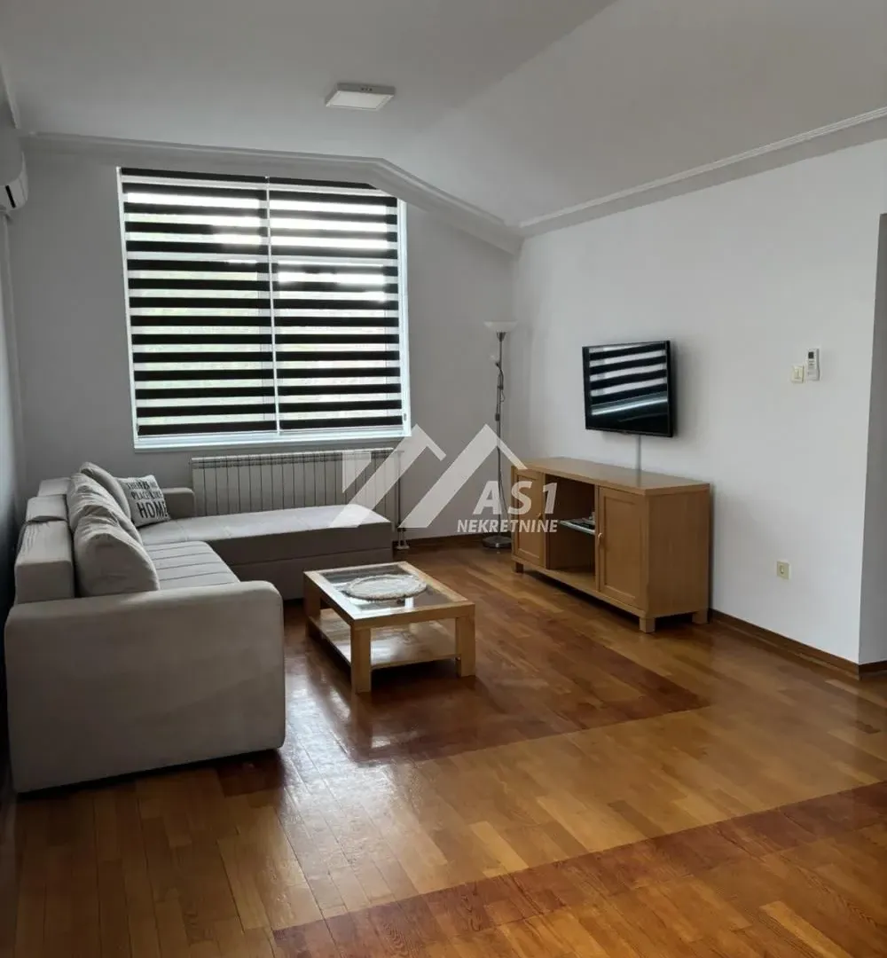 Izdavanje, dvosoban stan, 45m², Bulevar Oslobodjenja, Novi Sad Sve Podlokacije