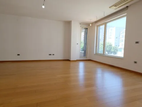 Rent, three bedroom apartment, 119m², Podgorica, Crna Gora - image 4