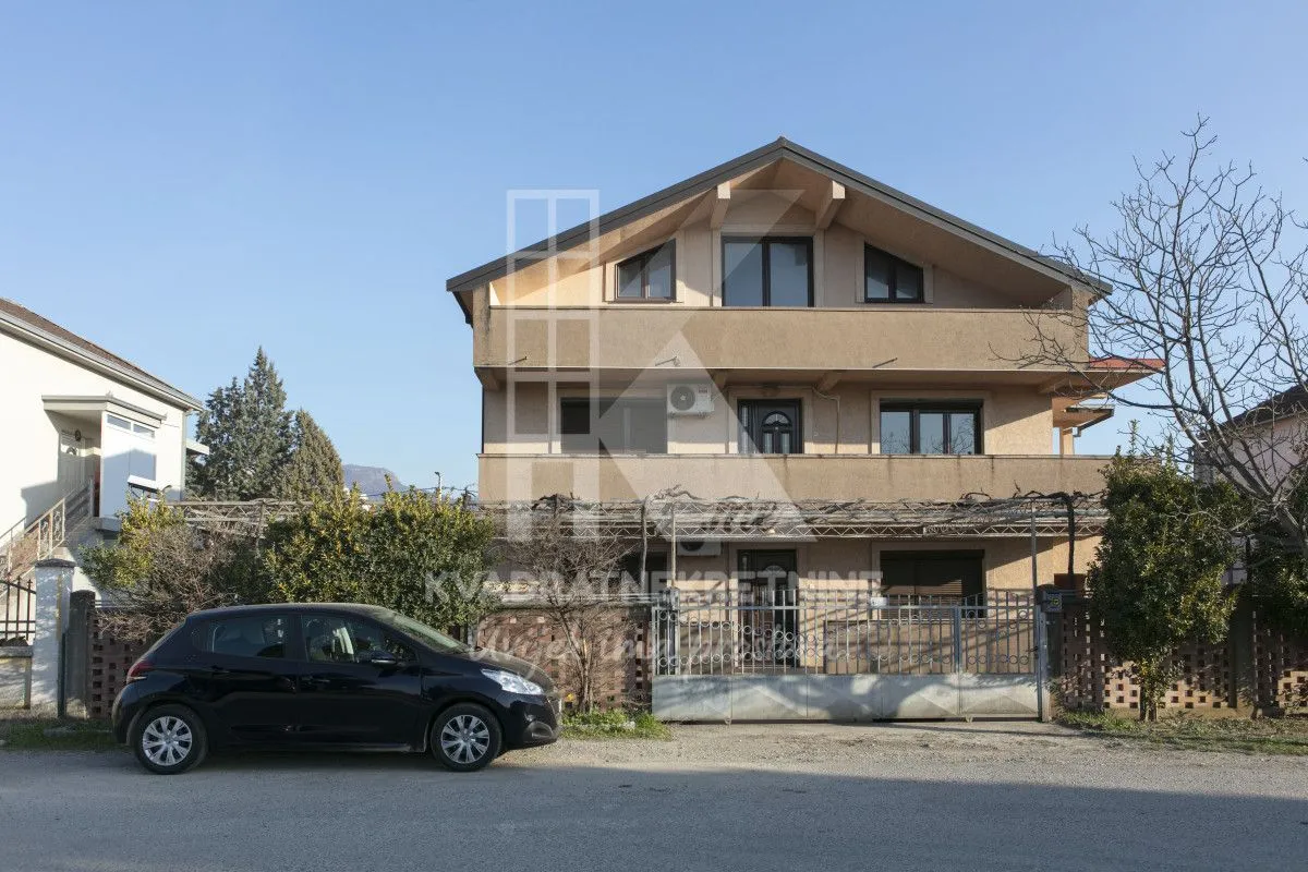 Sale, house, 330m², Zlatica, Podgorica