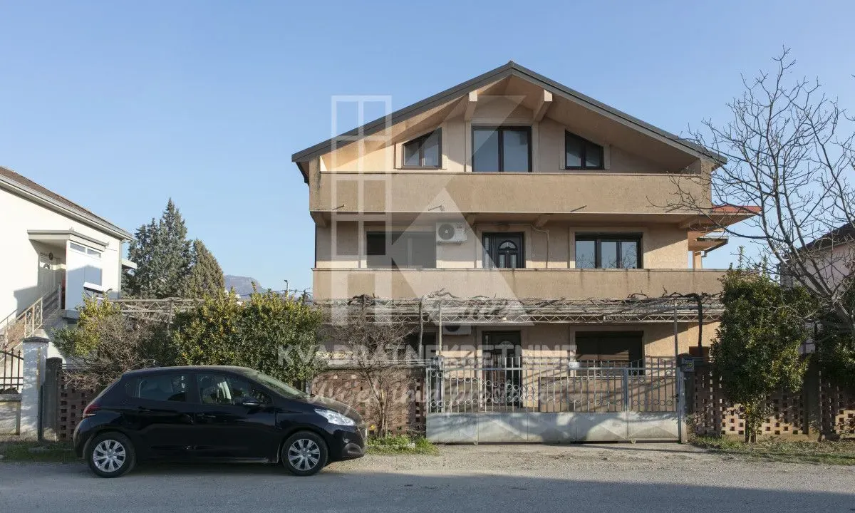 Prodaja, kuća, 330m², Zlatica, Podgorica