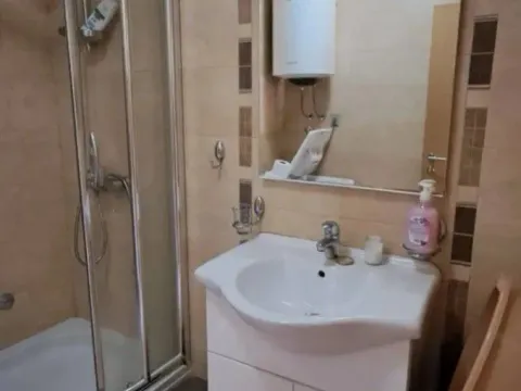 Izdavanje, jednosoban stan, 45m², Stari Aerodrom, Podgorica - image 2