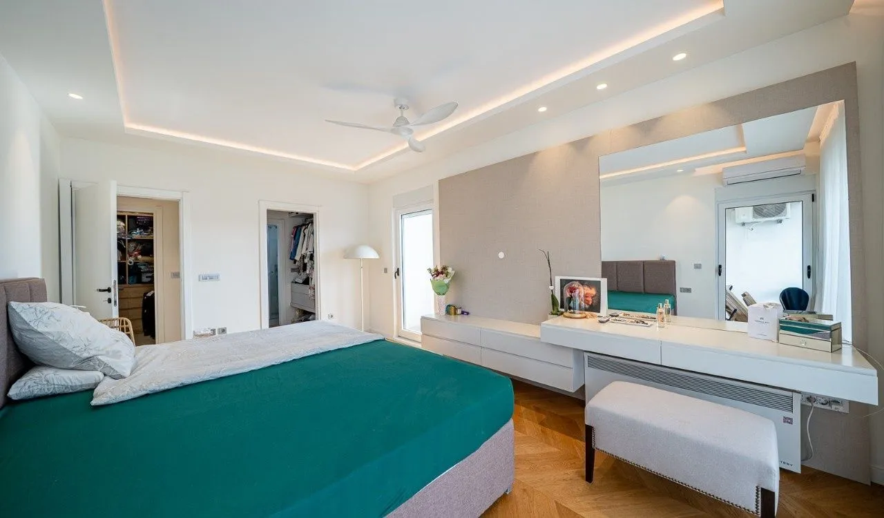 Prodaja, dvosoban stan, 122m², Centar, Tivat