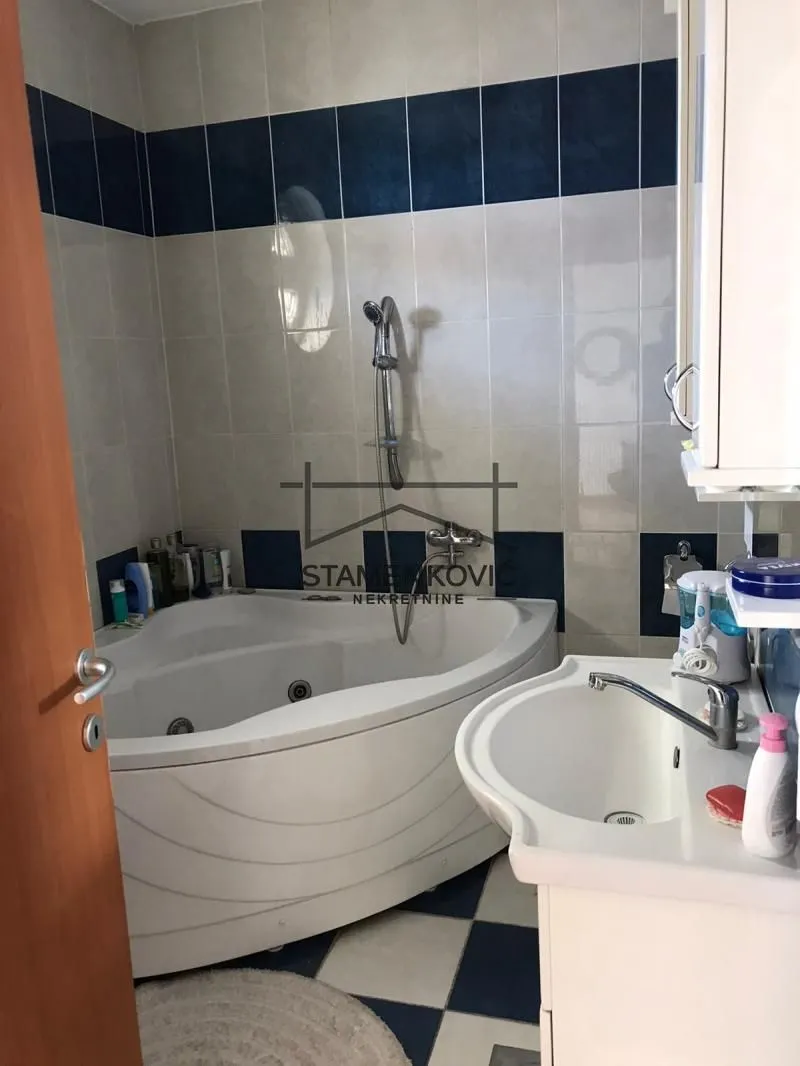Prodaja, četvorosoban stan, 148m², Centar, Novi Sad