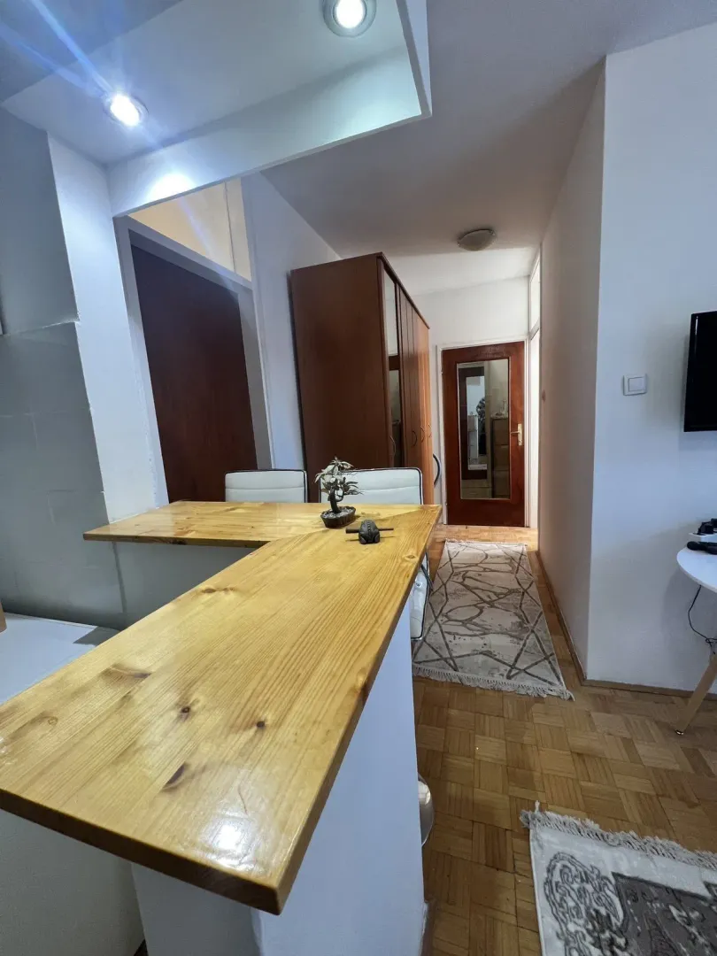 Izdavanje, dvosoban stan, 35m², Stari Aerodrom, Podgorica