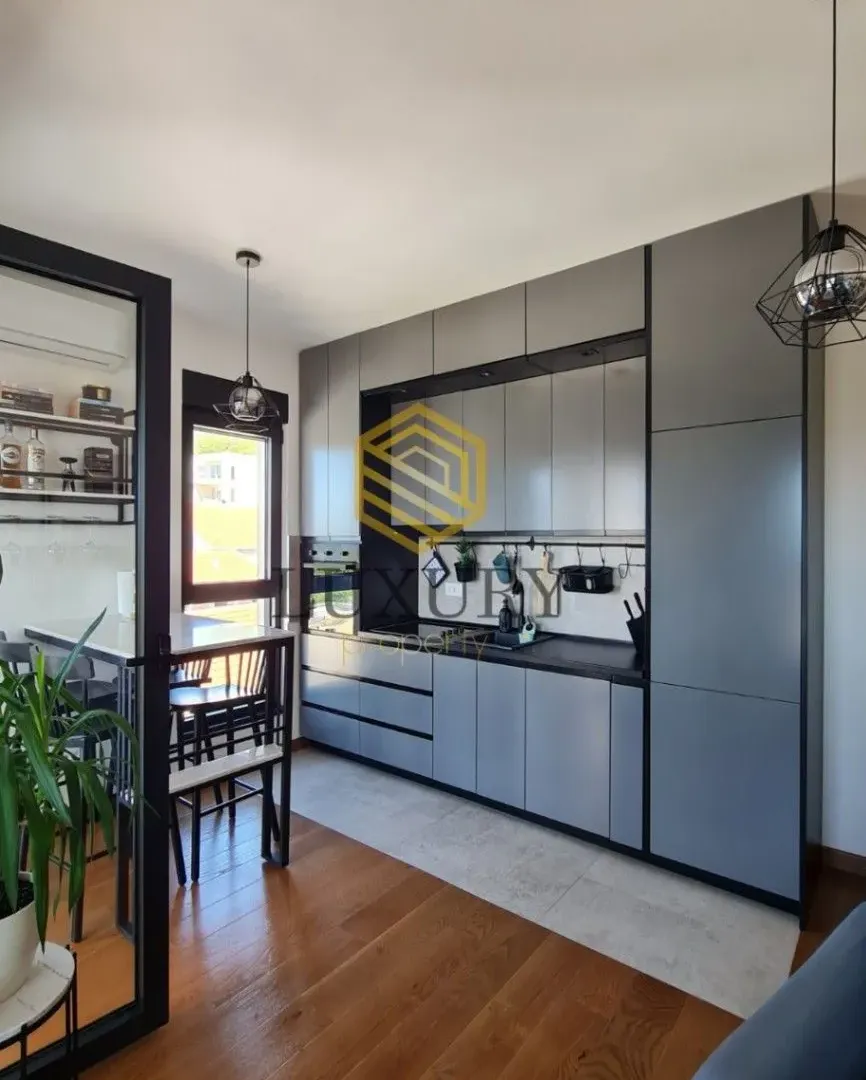 Izdavanje, jednosoban stan, 47m², Kava, Tivat