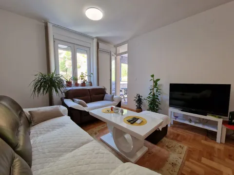 Rent, two bedroom apartment, 72m², Budva, Crna Gora - image 1