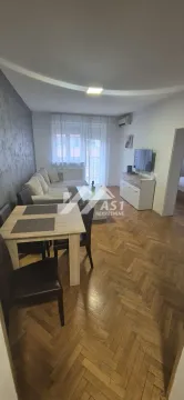 Dnevni boravak sa trpezarijom, garniturom i TV komodom. - image 3