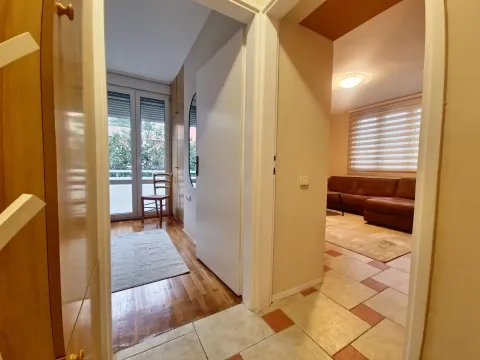 Rent, one bedroom apartment, 40m², Budva, Crna Gora - image 11