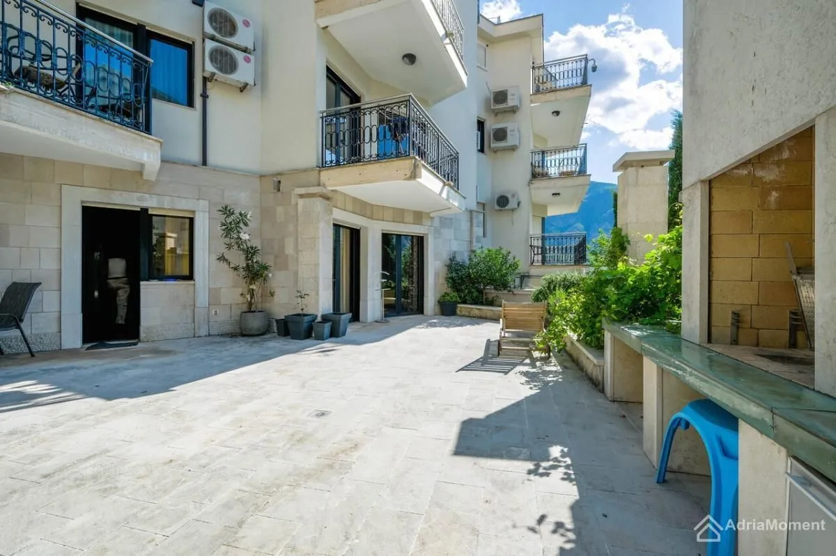 Sale, two bedroom apartment, 85m², Dobrota, Kotor