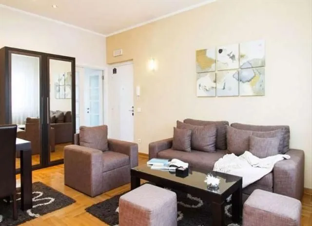 Izdavanje, trosoban stan, 56m², Stari Grad, Beograd