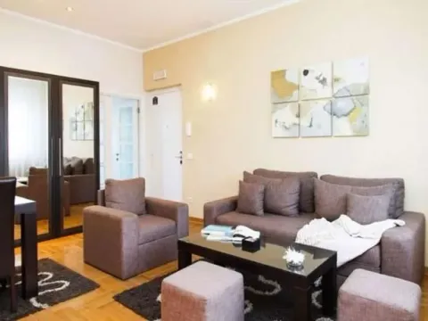 Izdavanje, trosoban stan, 56m², Stari Grad, Beograd