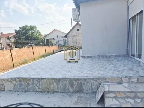 Izdavanje, kuća, 170m², Zagorič, Podgorica - image 14