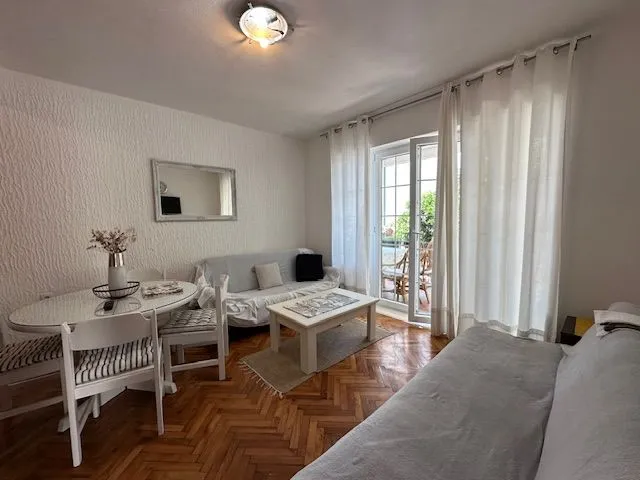 Izdavanje, jednosoban stan, 50m², Šušanj, Bar