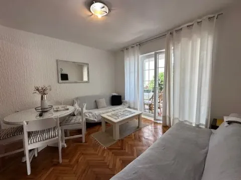 Izdavanje, jednosoban stan, 50m², Šušanj, Bar - image 1